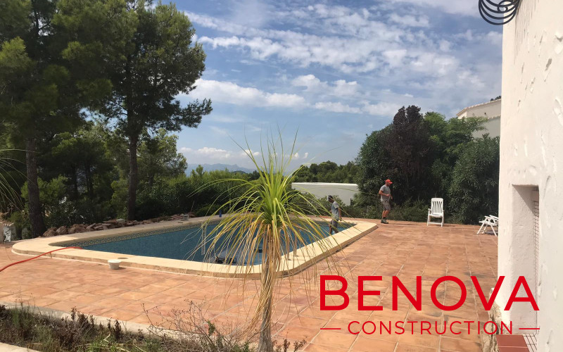 Casa de verano / construcción de cocina, extensión de terraza y baldosas, renovación de piscina y reforma exterior en la villa en Javea,