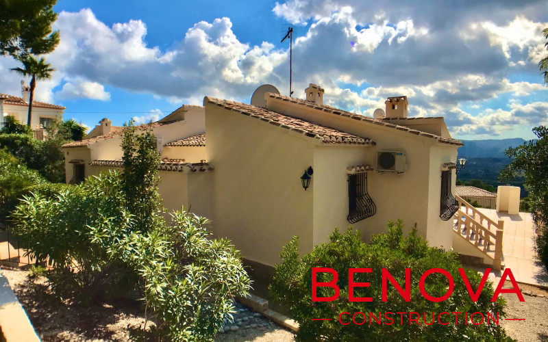 Casa de verano / construcción de cocina, extensión de terraza y baldosas, renovación de piscina y reforma exterior en la villa en Javea,