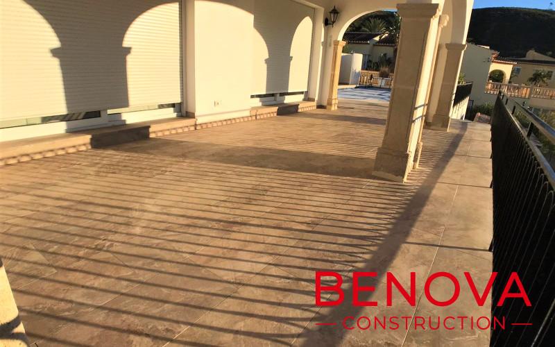 Revestimiento, alicatado e impermeabilización de una terraza en Jávea.