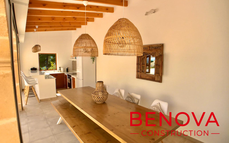 Casa de verano / construcción de cocina, extensión de terraza y baldosas, renovación de piscina y reforma exterior en la villa en Javea,