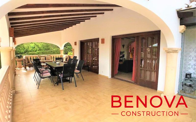 Renovación interior y exterior de la villa, renovación de la piscina y nueva balaustrada