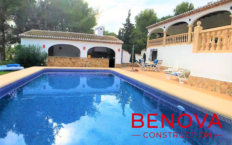 Renovación interior y exterior de la villa, renovación de la piscina y nueva balaustrada