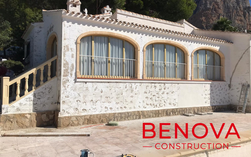 Casa de verano / construcción de cocina, extensión de terraza y baldosas, renovación de piscina y reforma exterior en la villa en Javea,