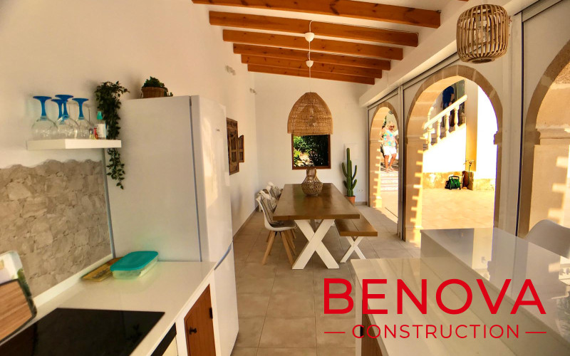 Casa de verano / construcción de cocina, extensión de terraza y baldosas, renovación de piscina y reforma exterior en la villa en Javea,