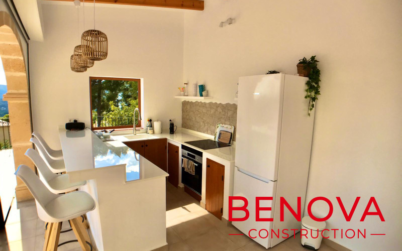 Casa de verano / construcción de cocina, extensión de terraza y baldosas, renovación de piscina y reforma exterior en la villa en Javea,