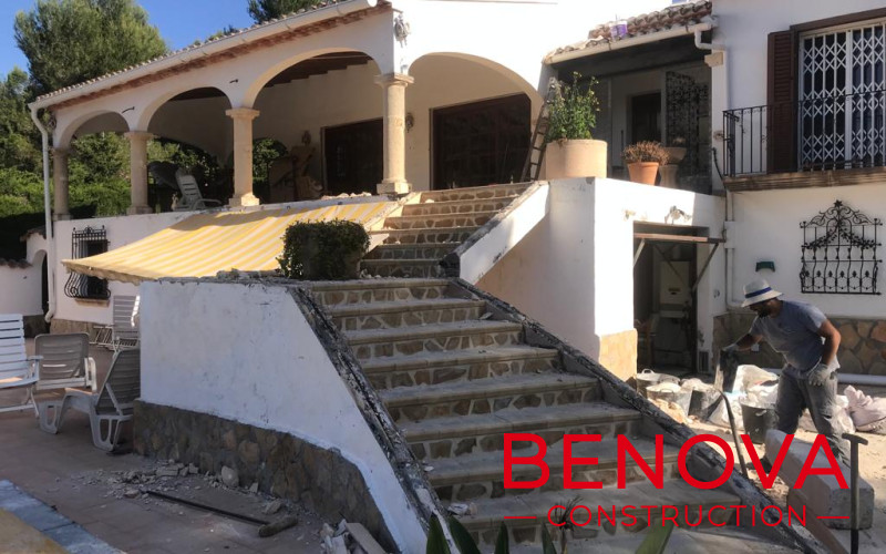 Renovación interior y exterior de la villa, renovación de la piscina y nueva balaustrada