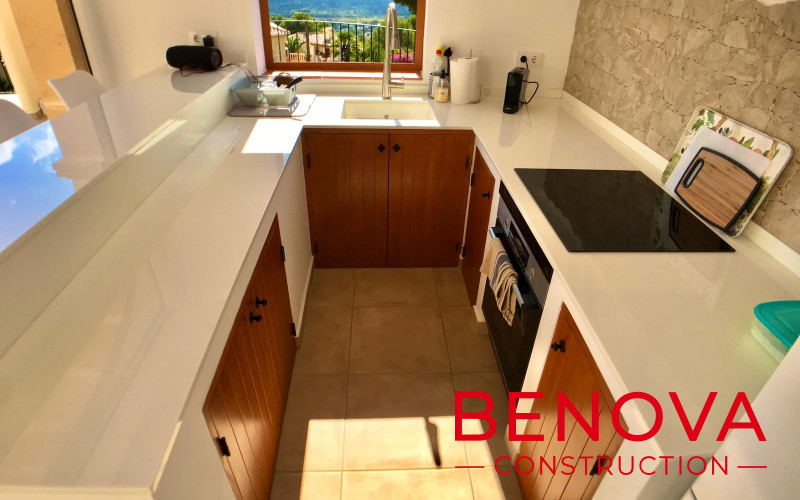 Casa de verano / construcción de cocina, extensión de terraza y baldosas, renovación de piscina y reforma exterior en la villa en Javea,