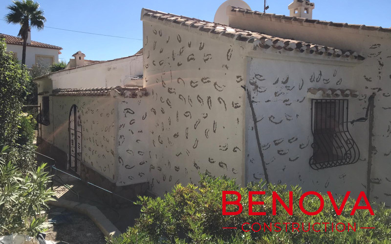 Casa de verano / construcción de cocina, extensión de terraza y baldosas, renovación de piscina y reforma exterior en la villa en Javea,