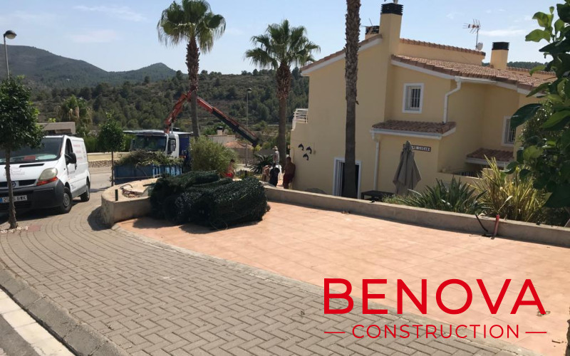 Construcción de marquesina y muro perimetral en Residencial Gata