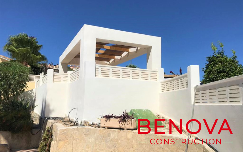 Construcción de marquesina y muro perimetral en Residencial Gata