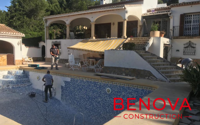 Renovación interior y exterior de la villa, renovación de la piscina y nueva balaustrada