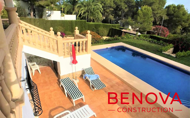 Renovación interior y exterior de la villa, renovación de la piscina y nueva balaustrada