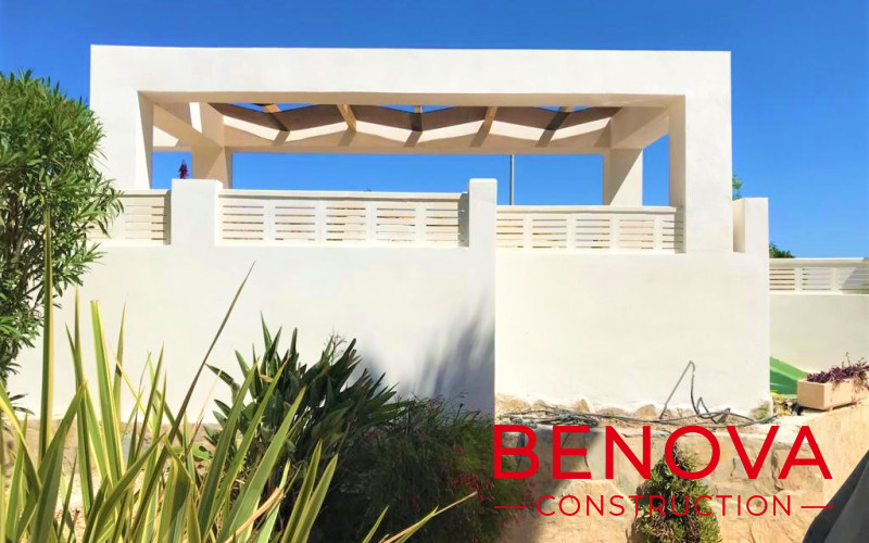 Construcción de marquesina y muro perimetral en Residencial Gata