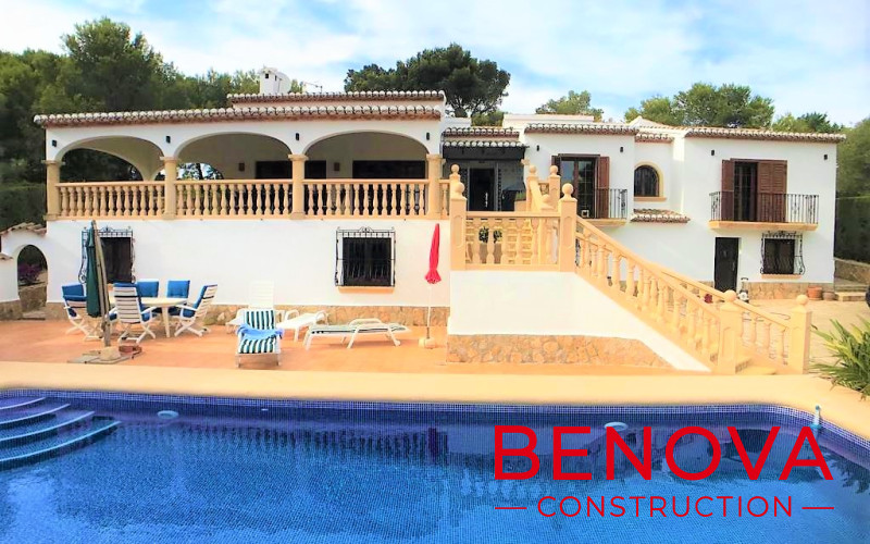 Renovación interior y exterior de la villa, renovación de la piscina y nueva balaustrada